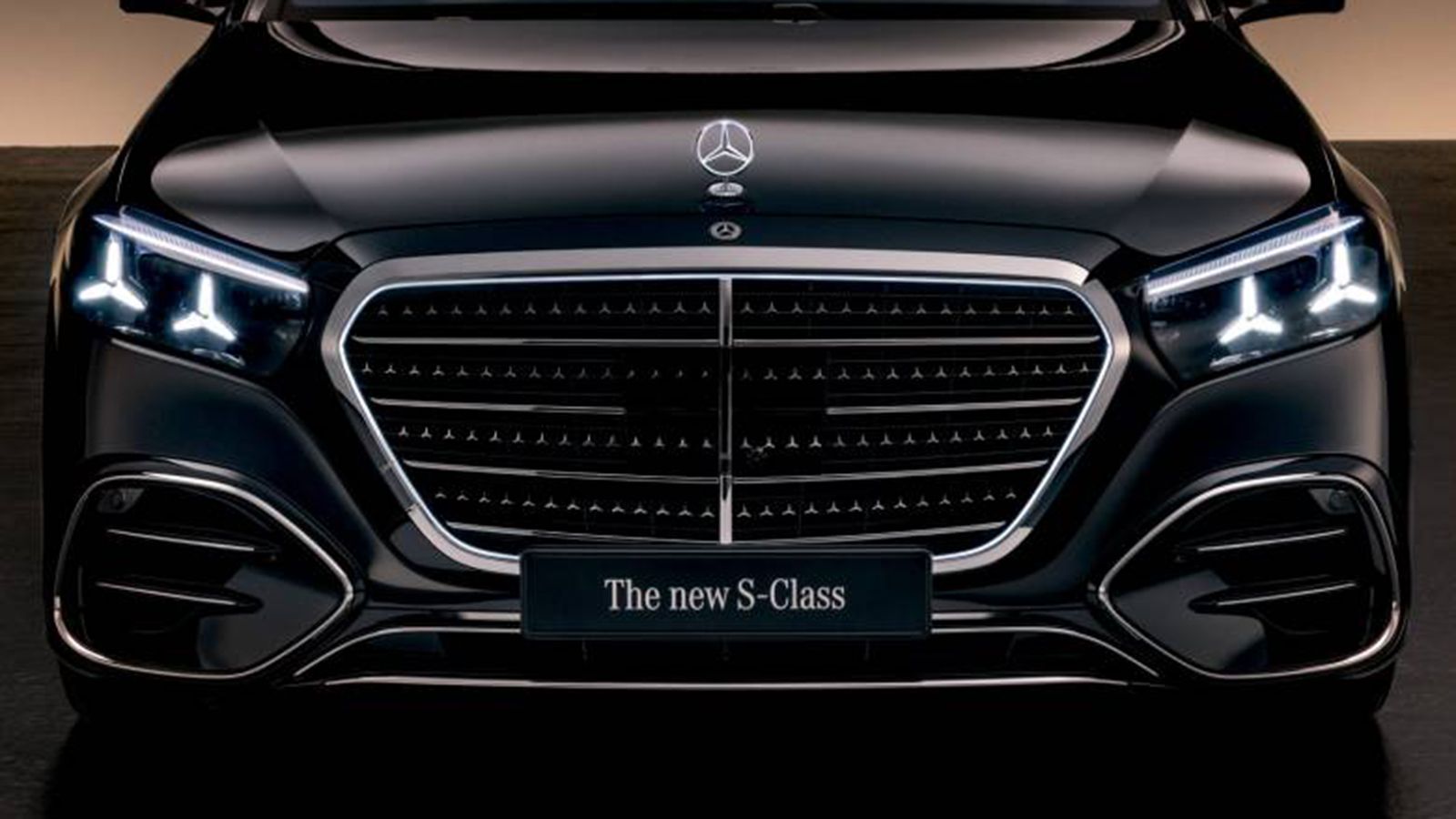 Σε πλήρη λειτουργία τα φώτα της S-Class φέγγουν 605 μέτρα μακριά 